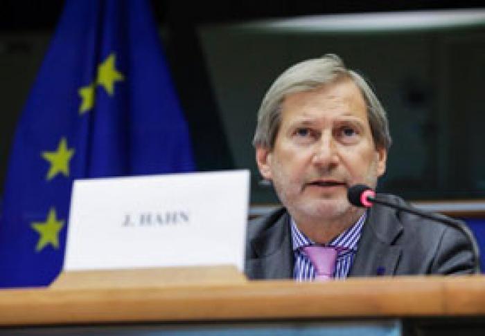 COMISARUL EUROPEAN JOHANNES HAHN CONSIDERĂ CĂ TREI PARTIDE POT PARTICIPA LA CREAREA COALIŢIEI DE GUVERNARE ŞI A GUVERNULUI