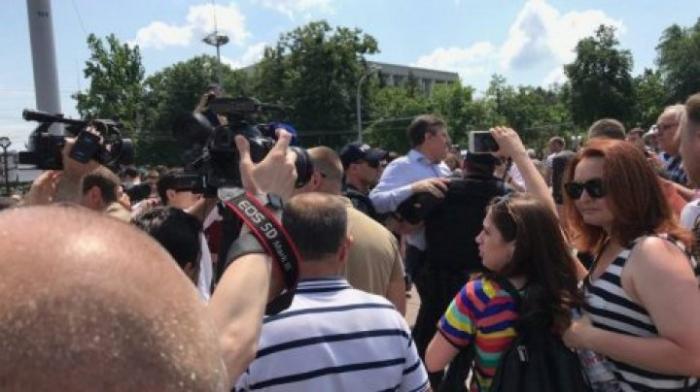 Дорин Киртоакэ набросился Павла Филипа во время митинга на центральной площади Кишинева