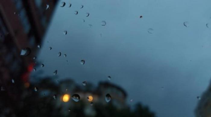 Дожди с градом и шквалистый ветер: в Молдове объявили штормовое предупреждение
