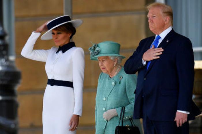 Елизавета II уличила Трампа в забывчивости из-за подарка