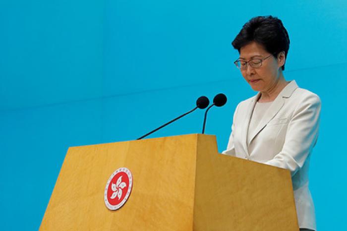 Глава Гонконга извинилась перед народом