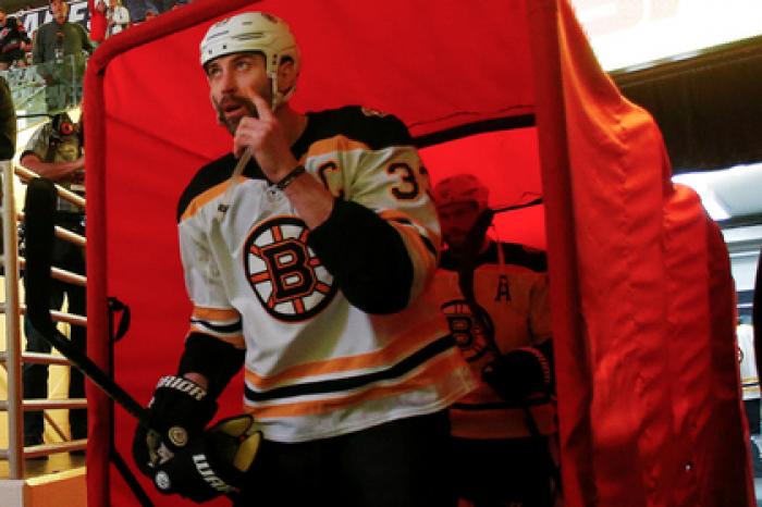 Капитан клуба НХЛ решил бороться за Кубок Стэнли со сломанной челюстью