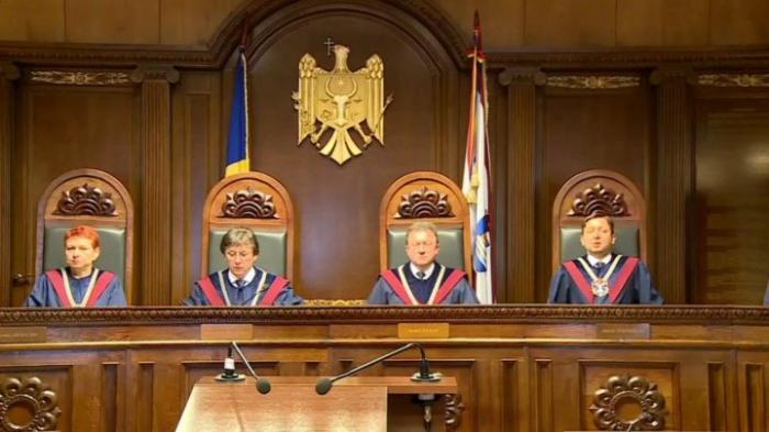 КС: Парламент должен быть распущен