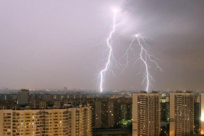 Ливни, град и шквалистый ветер: На Молдову вновь обрушится непогода