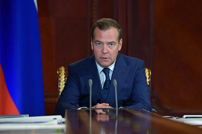 Медведев повысил пособия на детей до 10 тысяч рублей