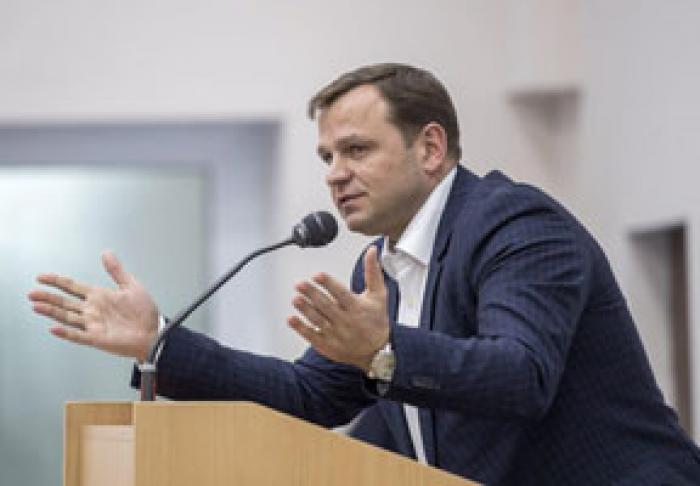 MINISTRUL AFACERILOR INTERNE CONSIDERĂ CĂ „SISTEMUL TREBUIE CURĂŢAT DE OAMENII LUI PLAHOTNIUC”