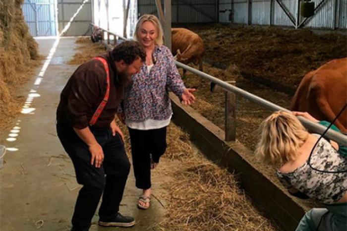 На съемках у Гузеевой родила корова