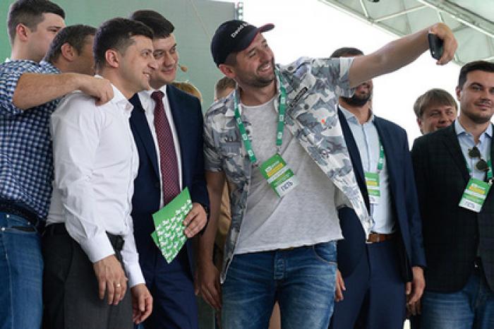 Названо число поддерживающих Зеленского украинцев