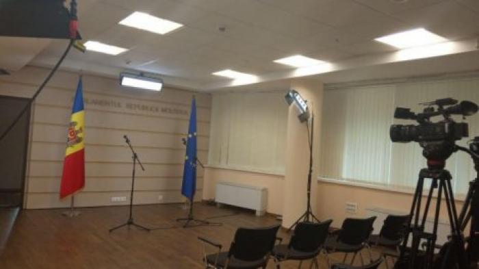 Неопределенная ситуация в парламенте: Блок ACUM ожидает ПСРМ