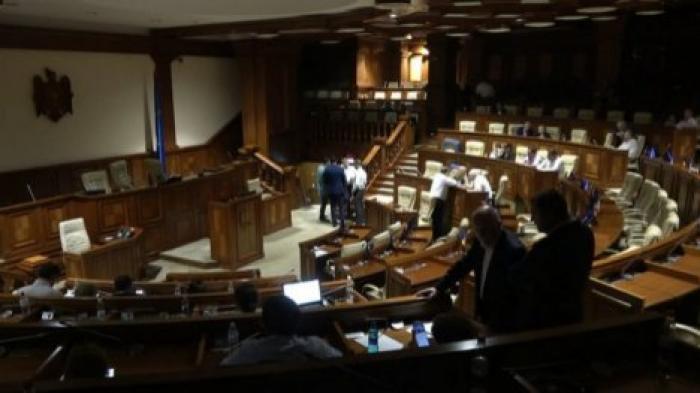 Несмотря на то, что это незаконно, депутаты ПСРМ и ACUM собрали спецкомиссию, чтобы выбрать председателя парламента