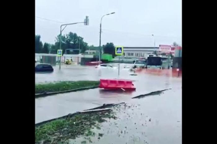 Очевидцы сняли на видео потоп возле Шереметьево