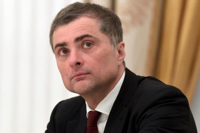 Песков рассказал о работе Суркова