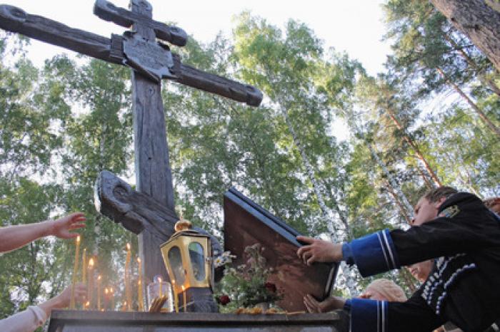 Почву с места захоронения царской семьи заново проверят из-за конспирологов