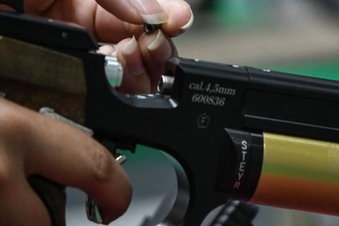 Подросток погиб на глазах семьи при съемке видео с пистолетом