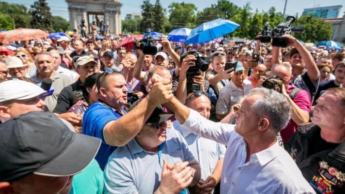 Политаналитики об уходе Влада Плахотнюка: Это верное решение