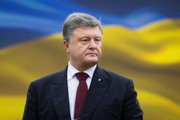 Порошенко поведал о первенстве украинского трезубца в Севастополе