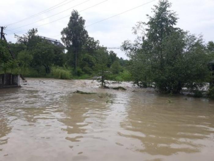 После сильных дождей в Украине подтопило три области