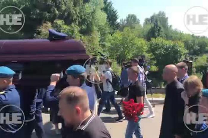 Появилось видео с похорон убитого спецназовца ГРУ