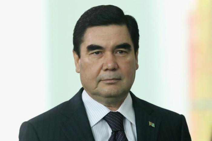 Президент Туркмении накормил людей на гонорары от своих книг