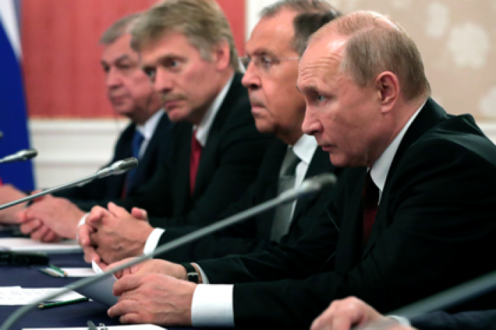 Путин пришел на ужин лидеров G20 со своим термосом