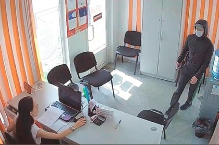 Россиянин попытался ограбить офис микрозаймов и потерпел неудачу