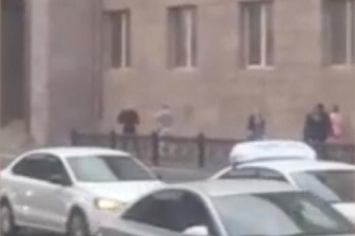 Россиянин с мачете сразился за парковку и попал на видео
