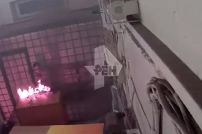 Россиянин в клетке поджег отдел полиции и попал на видео