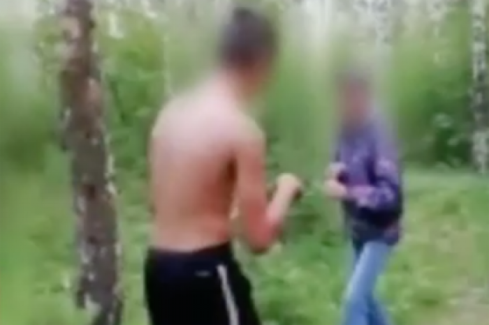 Российские подростки избили ногами школьника с ДЦП