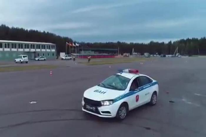 Российские полицейские хотели развернуться и сделали сальто на автомобиле