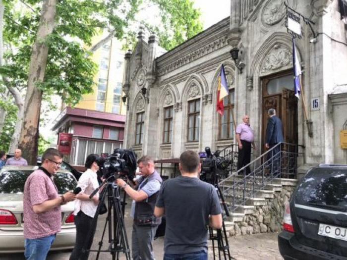 Ряд депутатов ACUM не будут голосовать за кандидата ПСРМ на пост председателя парламента "даже под дулом пистолета"