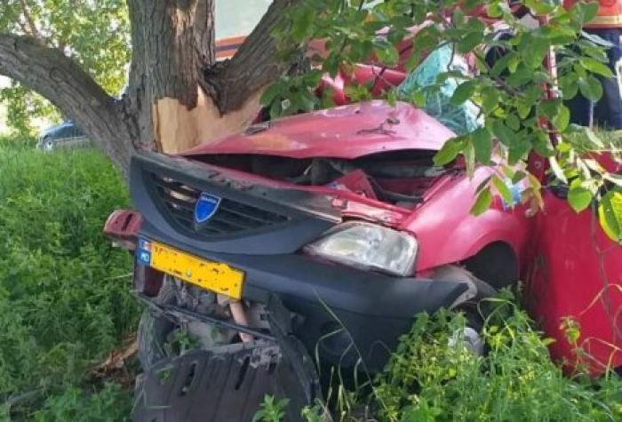 Смертельное ДТП в Фалештах: водитель погиб, врезавшись в дерево