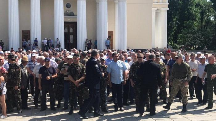 Сотни ветеранов силовых структур вышли на акцию протеста и требуют отставки Игоря Додона