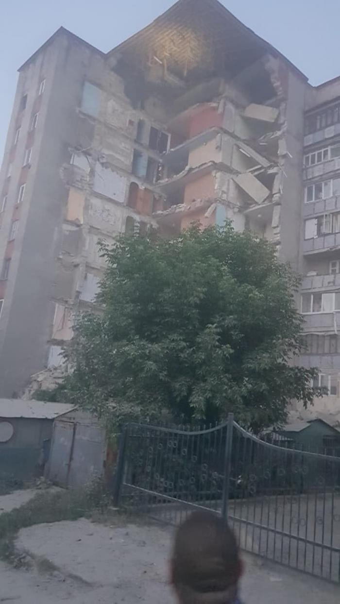 СРОЧНО! В Атаках рухнула часть девятиэтажного дома
