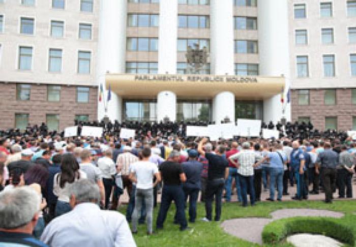 СТОРОННИКИ ДЕМПАРТИИ ПРОВОДЯТ МАНИФЕСТАЦИЮ В ПОДДЕРЖКУ ДЕМОКРАТОВ