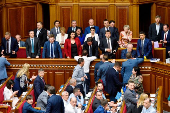 Суд Украины срочно рассмотрит дело о законности роспуска Рады