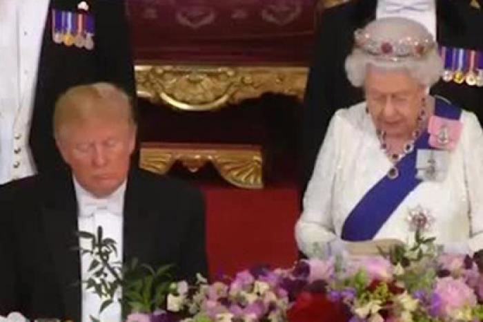 Трамп задремал во время речи королевы