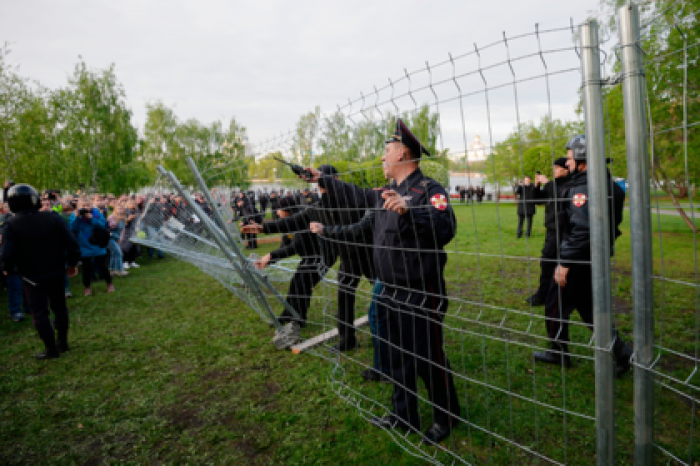 Участника акции против храма в Екатеринбурге засудят за оскорбление полицейского