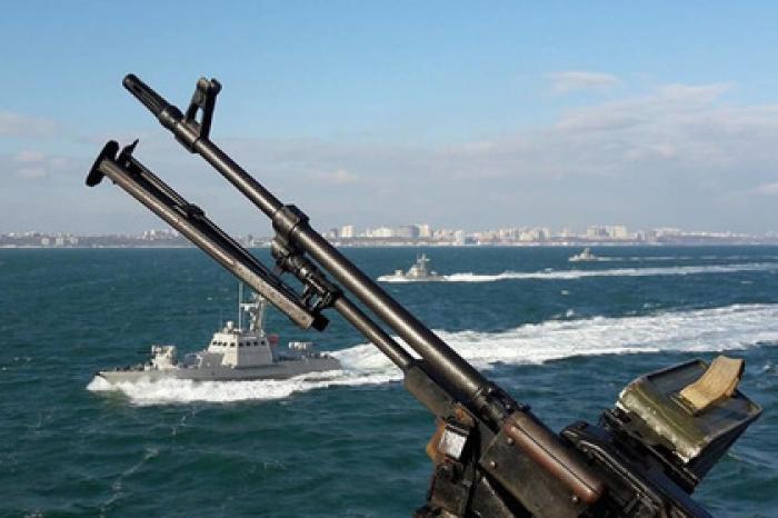 Украинцы под присмотром российских кораблей провели учения в Азовском море