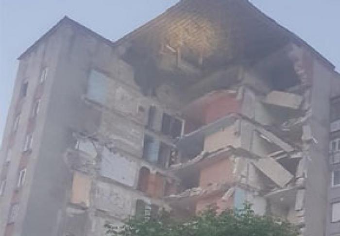 В ОТАЧЬ ОБРУШИЛСЯ ПОДЪЕЗД ДЕВЯТИЭТАЖНОГО ЖИЛОГО ДОМА