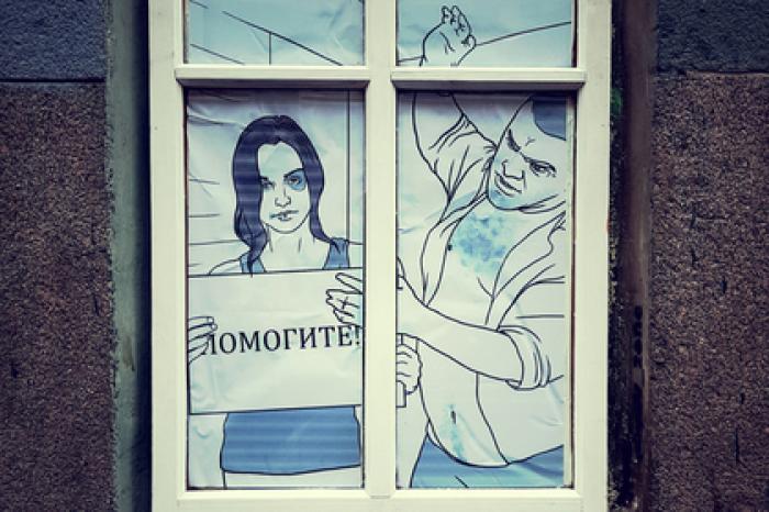 В Петербурге появилась картина в поддержку сестер Хачатурян и жертв насилия
