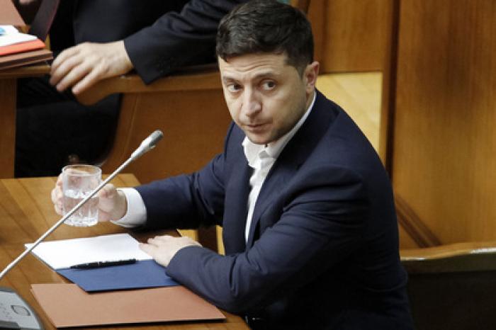 Зеленский подписал первый закон