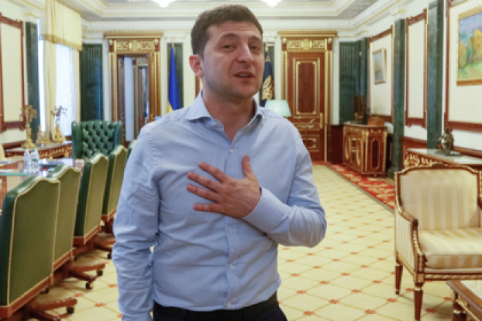 Зеленский устроил флешмоб и запретил депутатам в нем участвовать