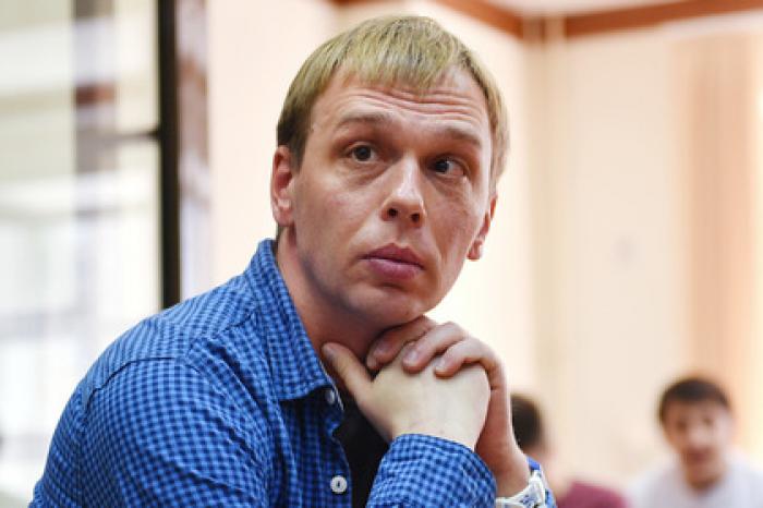 Журналист Голунов назвал имя избившего его полицейского