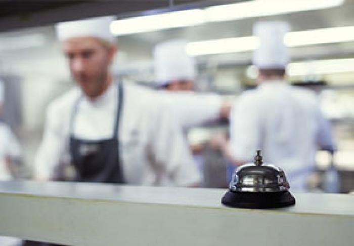 ASOCIAȚIA RESTAURANTELOR CERE RENEGOCIEREA ACORDULUI CU FMI