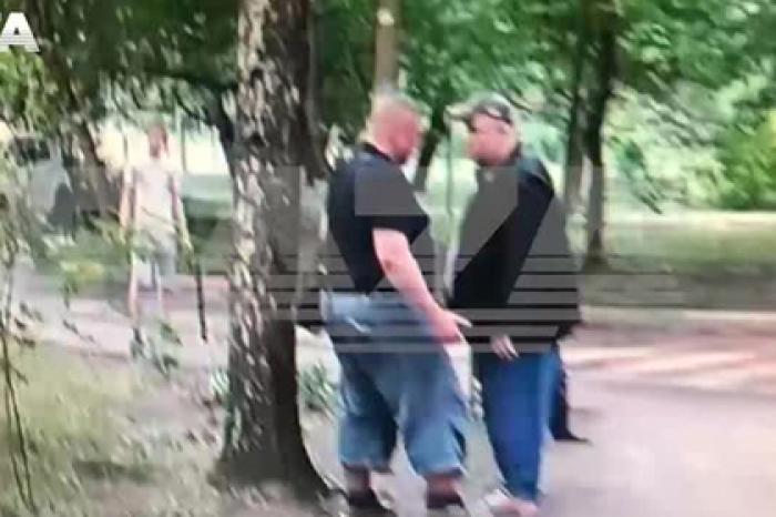 «Друг на час» ударил сотрудника угрозыска бутылкой по голове и попал на видео