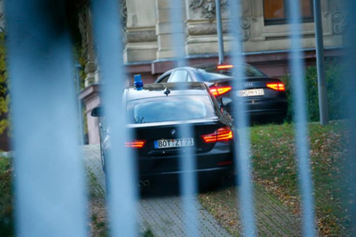 Германии приказали забрать себе жену террориста