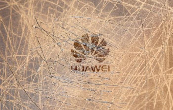 Huawei решил уволить своих сотрудников в США