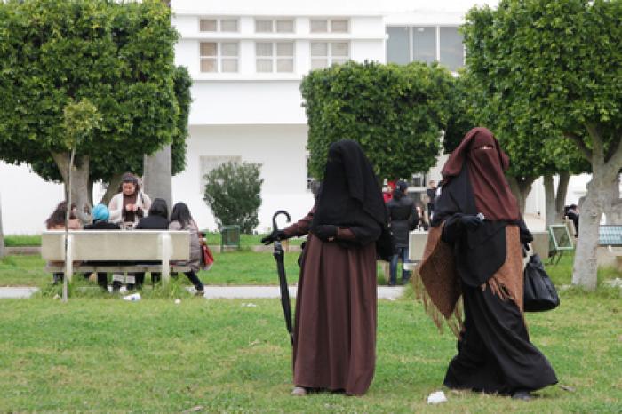 Исламская страна запретила женщинам покрывать лица в госучреждениях