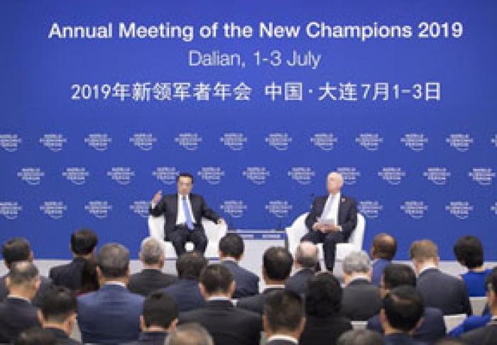 ЛИ КЭЦЯН ПРОВЕЛ ДИАЛОГ С УЧАСТНИКАМИ ФОРУМА "ЛЕТНИЙ ДАВОС" 2019