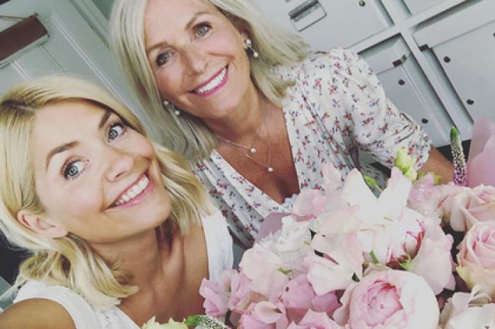 Мать известной телеведущей приняли за дочь